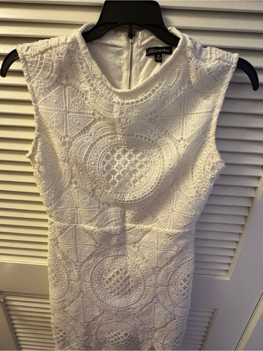 Shinestar White Lace Sheath Dress with Circular Crochet Pattern